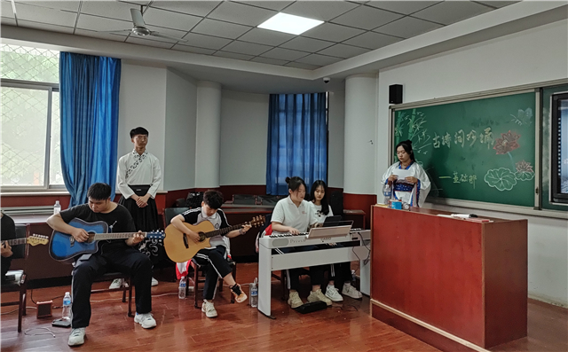 报04.jpg